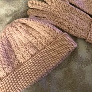 Cashmere hat and matching gloves
